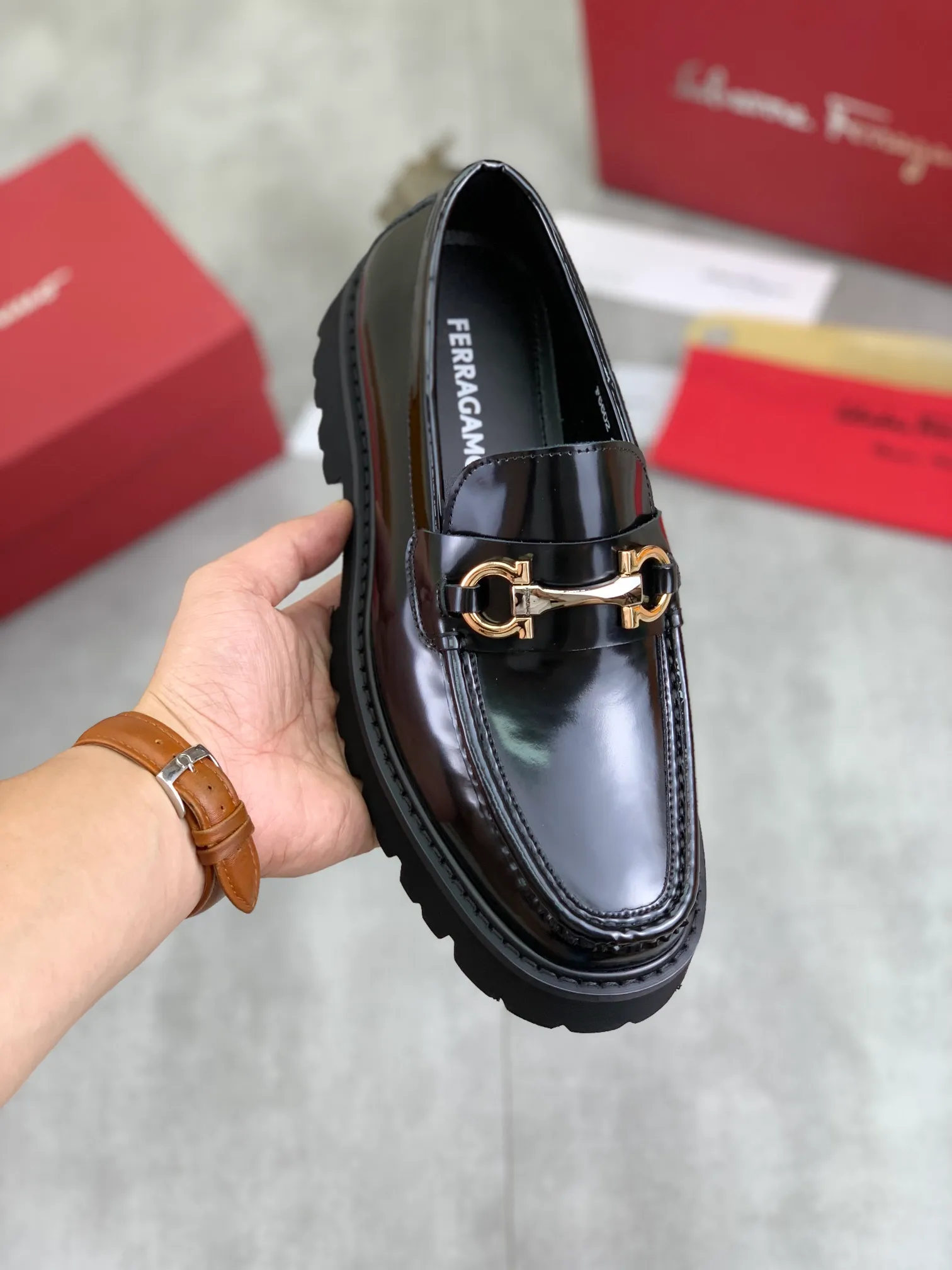 Men's Men's Shoes 💰P460💰[New Style] Water-dyed Niuli 🆘[Salvatore Ferragamo] Ferragamo's latest casual business leather shoes for men! Available at counters simultaneously! The fabric is made of specially imported original calfskin, the lining is made of imported water-dyed cowhide, and the original lightweight foam outsole is absolutely luxurious and leads the fashion trend. Matching code: 38-45; 3️⃣ colors available